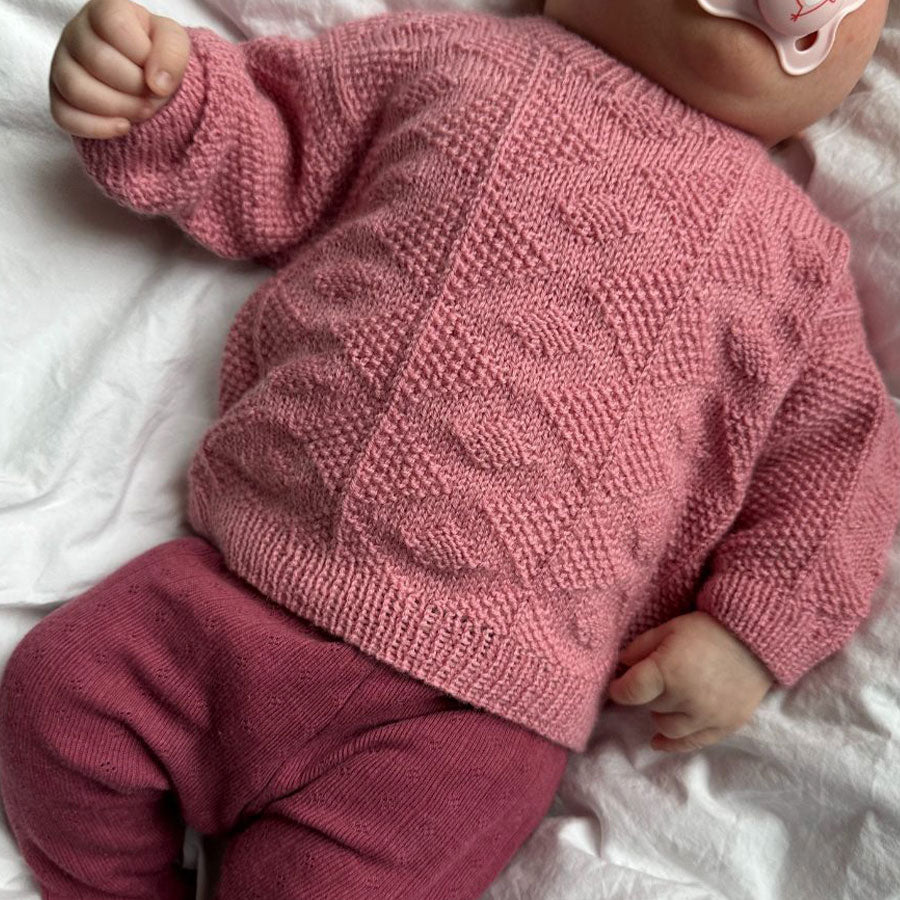 Esther Sweater Baby - Petiteknit opskrift