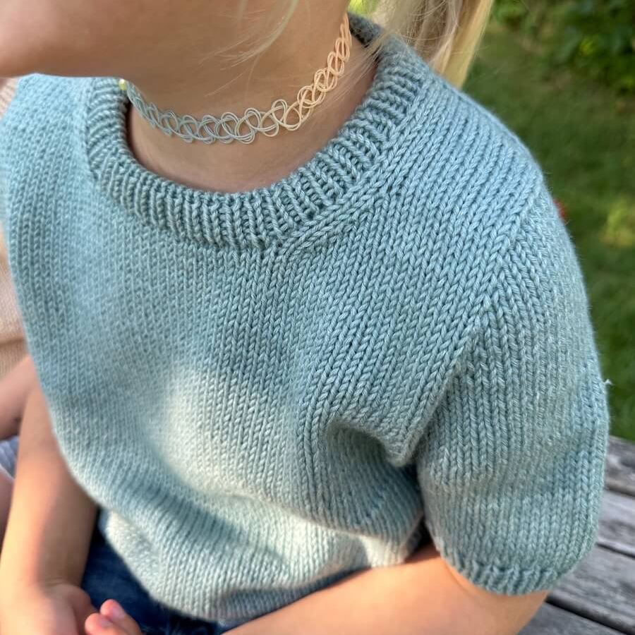 Poppy Tee Junior - Petiteknit opskrift