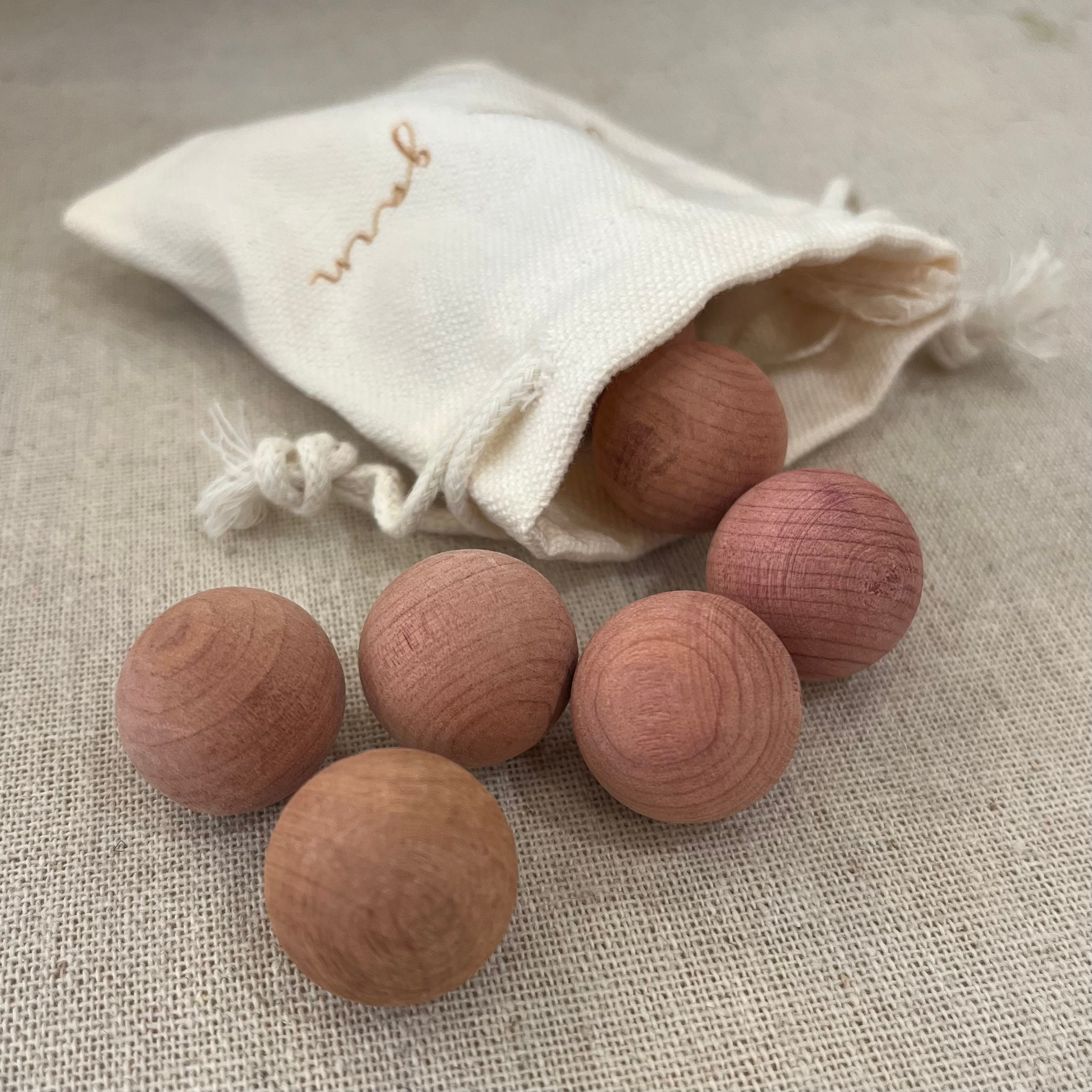 Gerda Garn Cedertræskugler x 10 stk.