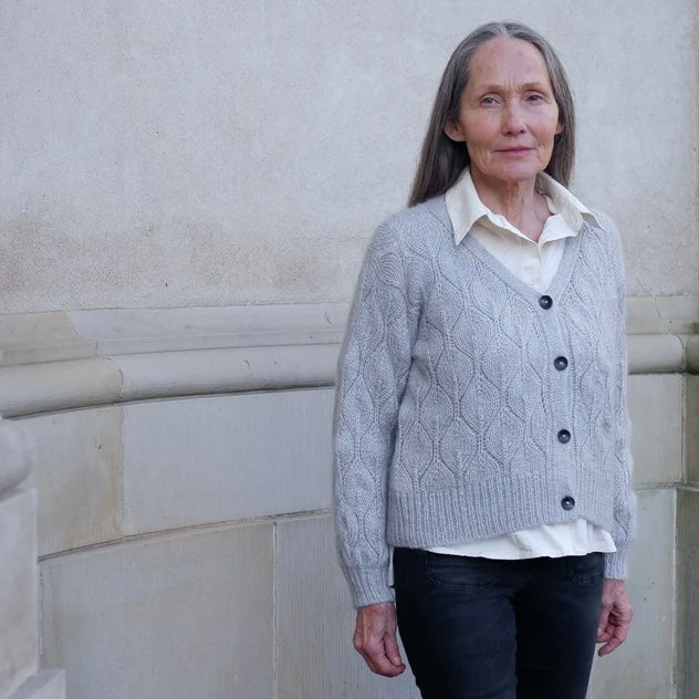 Olive Cardigan, V-Neck - Knitting For Olive Opskrift